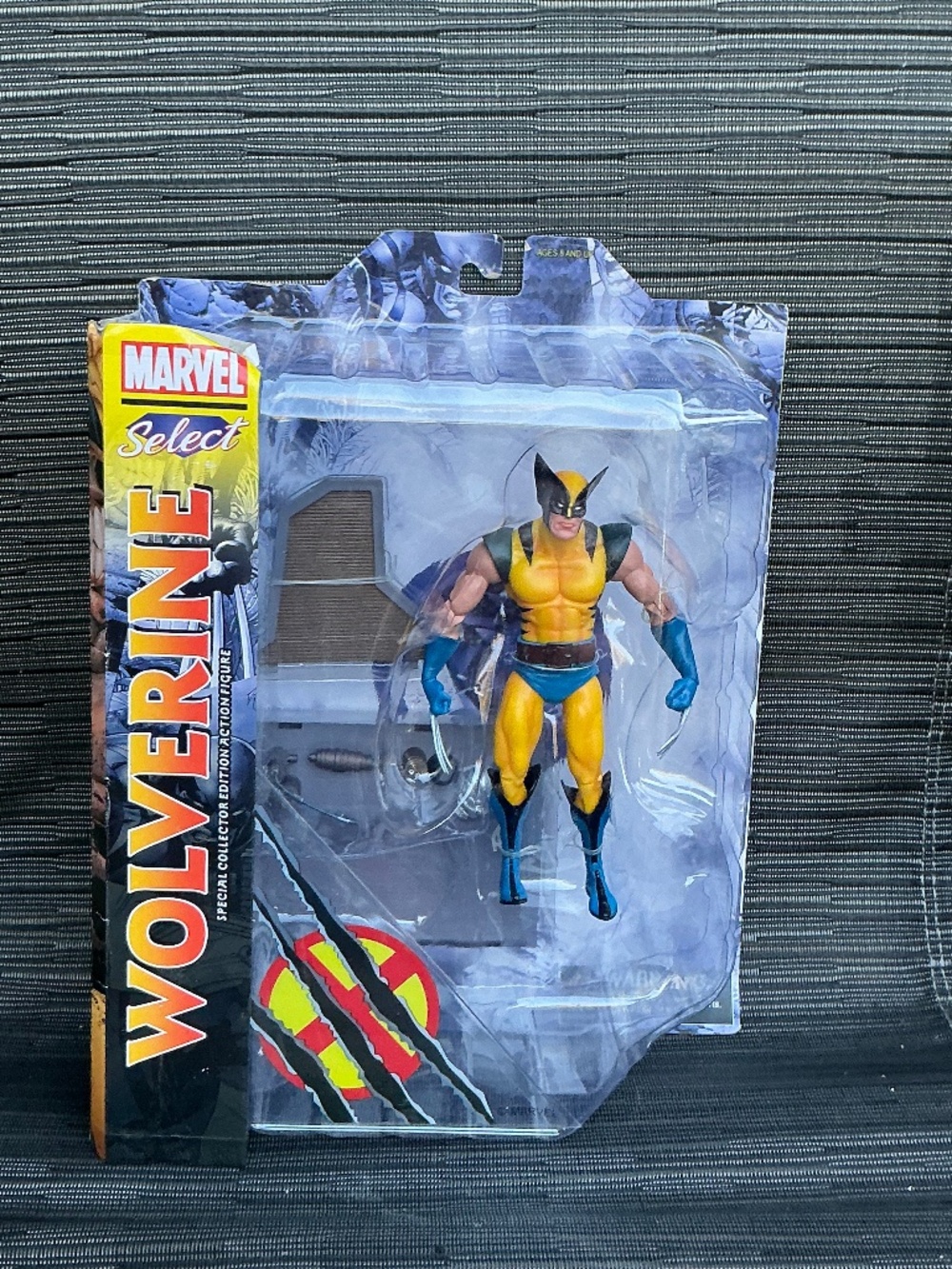 Marvel Select Wolverine Action Figure Collectors Edition Diamond Select Yellow